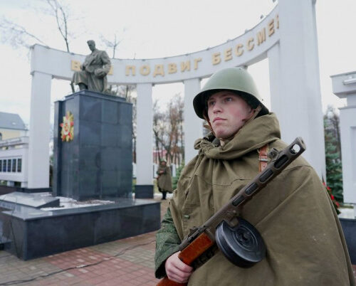 Торжественный митинг в честь юбилея освобождения Гомеля прошел на Аллее Героев